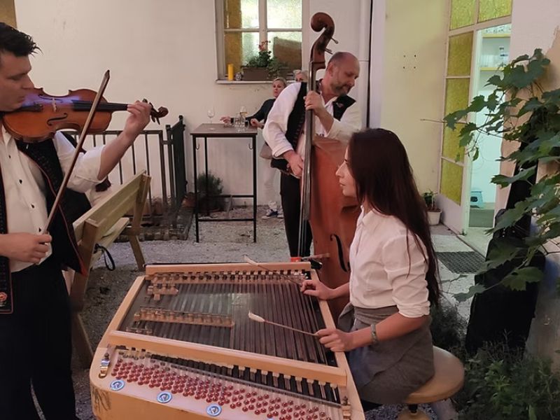 Živá hudba U Zajíce - Cimbálová muzika