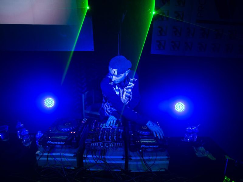 Léto plné zábavy: DJ’s Rendy van Fell a NEO