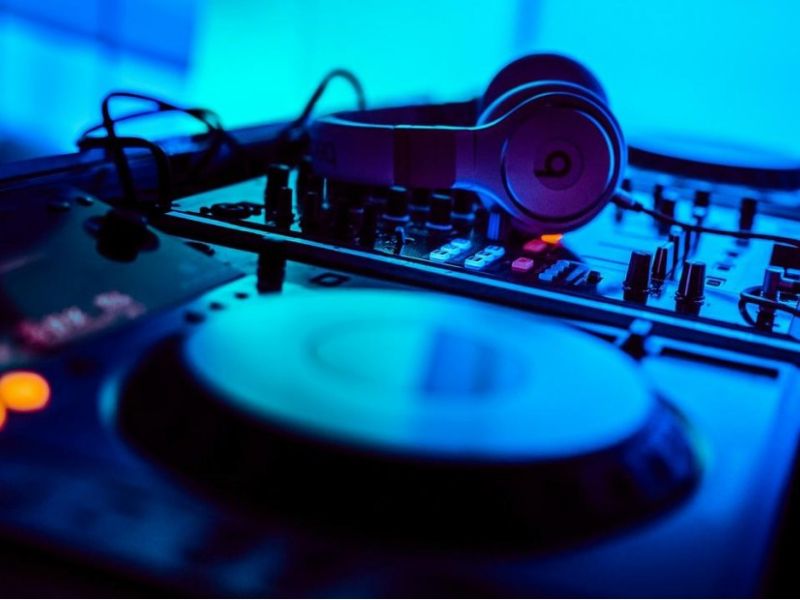 Léto plné zábavy: DJ´s Rendy van Fell & NEO