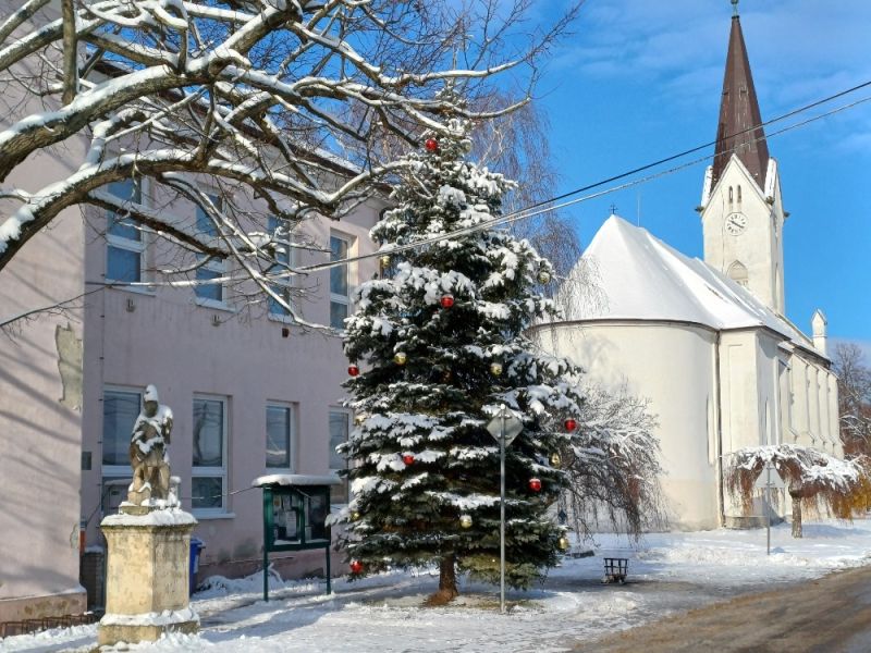 Adventní setkání spojené s rozsvícením vánočního stromu Adventní setkání spojené s rozsvícením vánočního stromu