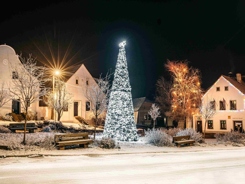 Rozsvícení vánočního stromu s mikulášskou nadílkou