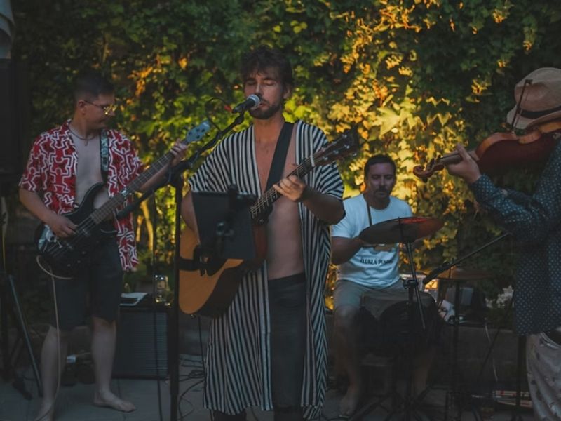 Živá hudba U Zajíce - Late Bloomers