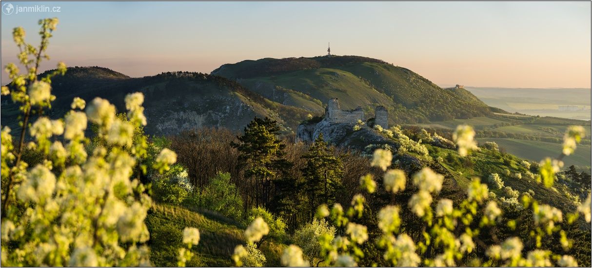 Úchvatné scenérie, rozsáhlé vinice a vodní nádrže