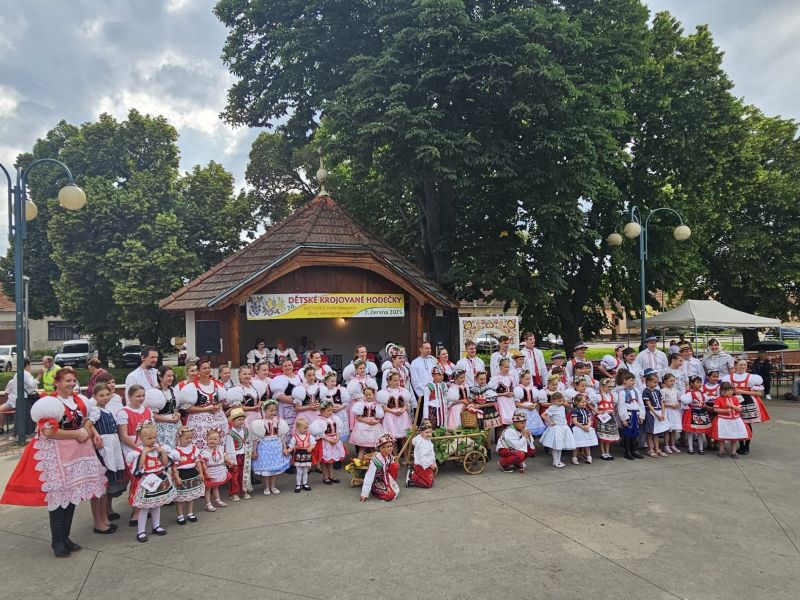 21. dětské krojované hodečky